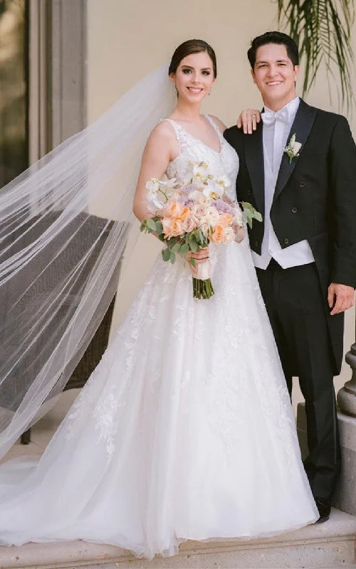 Chic Maxi Dress Casual Ball Gown V-neck Tulle Sweep Train Wedding Dress with Appliques-716404 Chic Maxi Dress Casual Ball Gown V-neck Tulle Sweep Train Wedding Dress with Appliques-716404