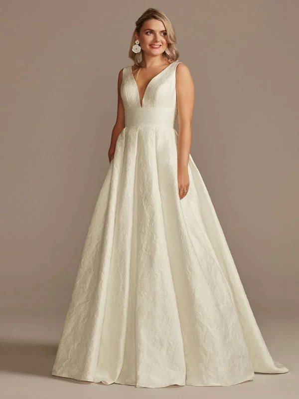 Elegant Beaded Dress White Simple Wedding Dress Lace V-Neck Sleeveless A-Line Court Train Backless Bridal Gowns Elegant Beaded Dress White Simple Wedding Dress Lace V-Neck Sleeveless A-Line Court Train Backless Bridal Gowns